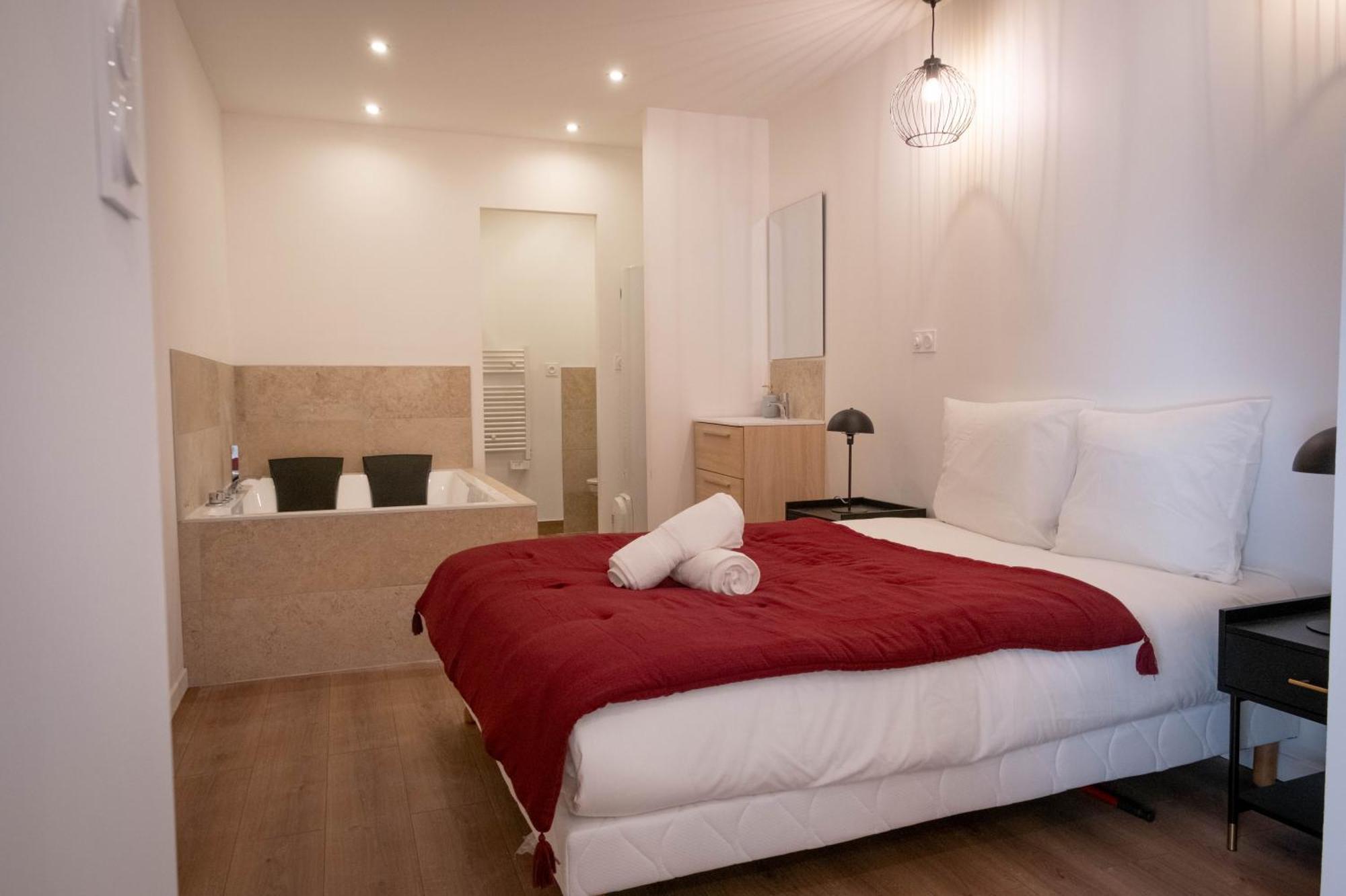 Bibemus Casa Maja - Baignoire Balneo - Parking - Terrasse Apartment Saint-Etienne  Luaran gambar