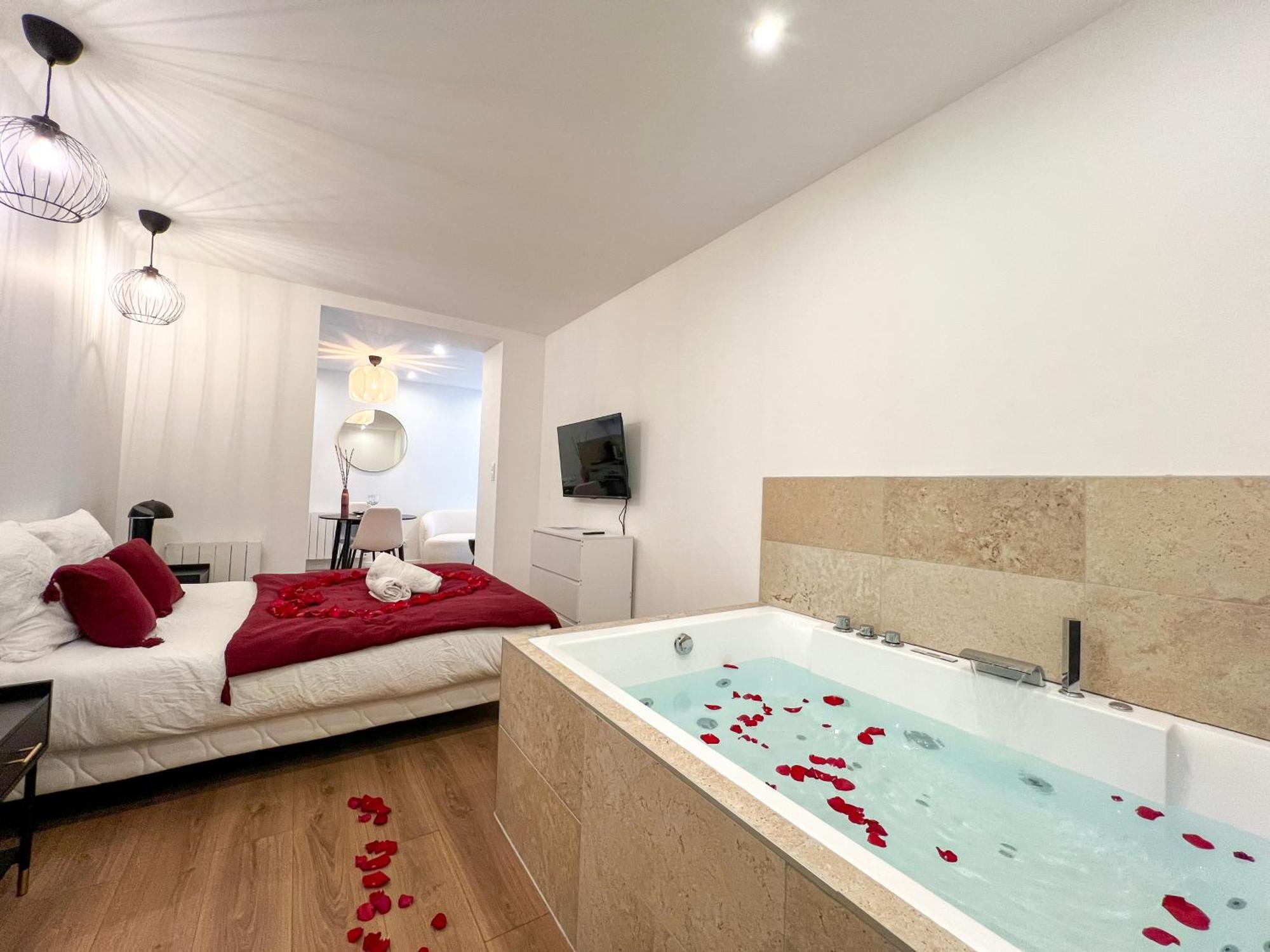 Bibemus Casa Maja - Baignoire Balneo - Parking - Terrasse Apartment Saint-Etienne  Luaran gambar