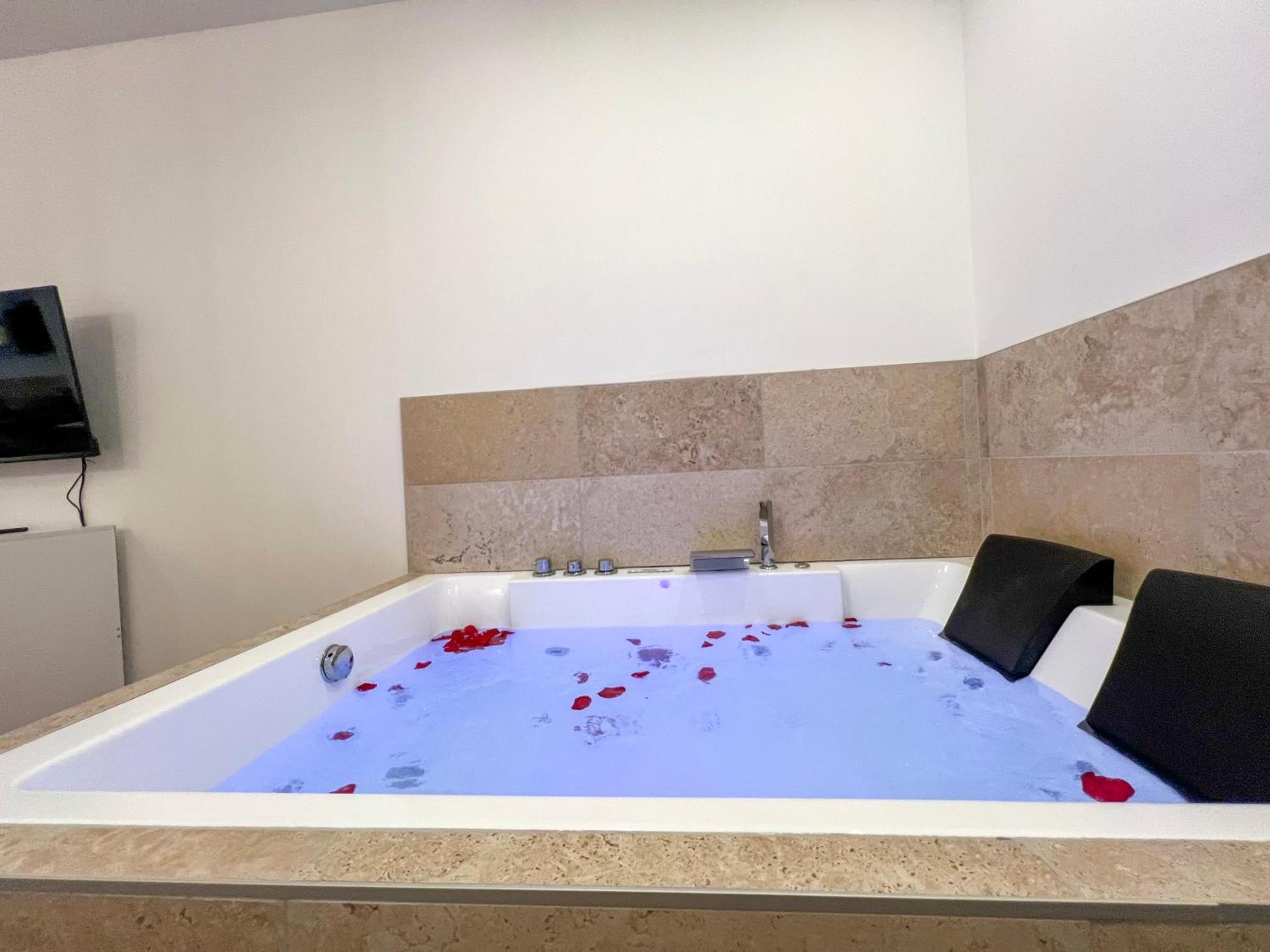 Bibemus Casa Maja - Baignoire Balneo - Parking - Terrasse Apartment Saint-Etienne  Luaran gambar